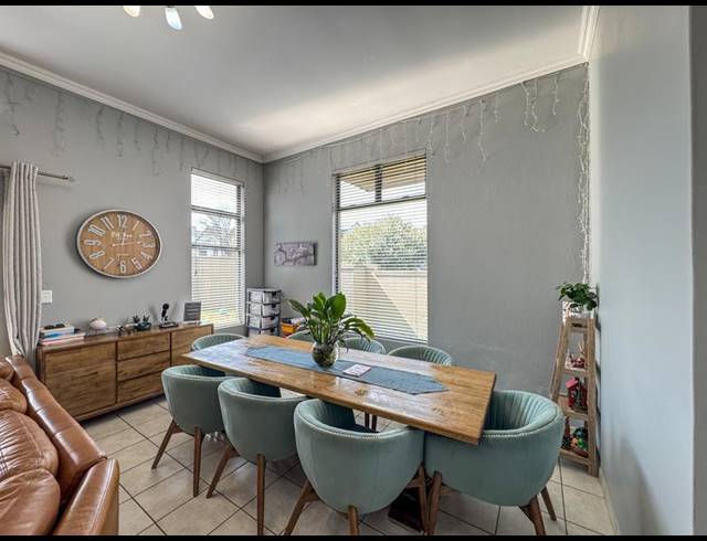 3 BEDROOM HOUSE FOR SALE IN MIDSTREAM HILL